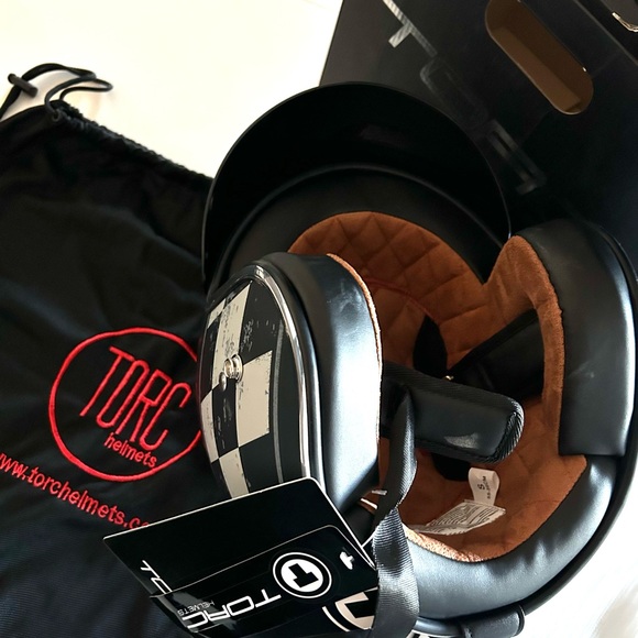 HELMET DEL MAR CHAMP NEW IN BOX
SIZE SMALL - Picture 10 of 11